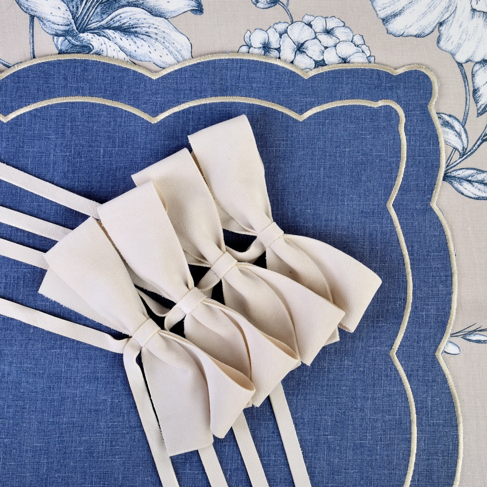 Zestaw 6 szt. aksamitnych kokardek Alabaster Bows