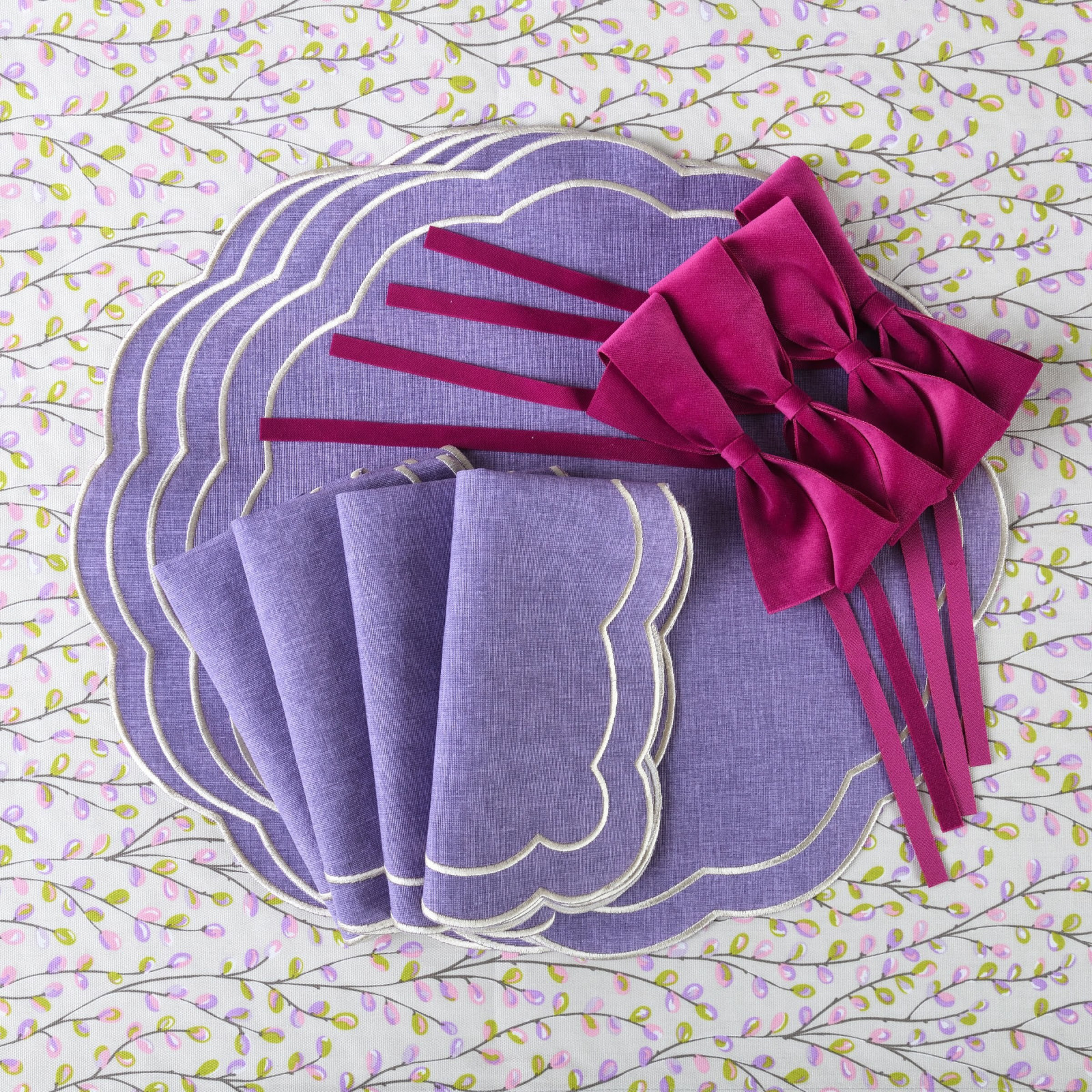 Zestaw 6 szt. haftowanych podkładek Purple Petali