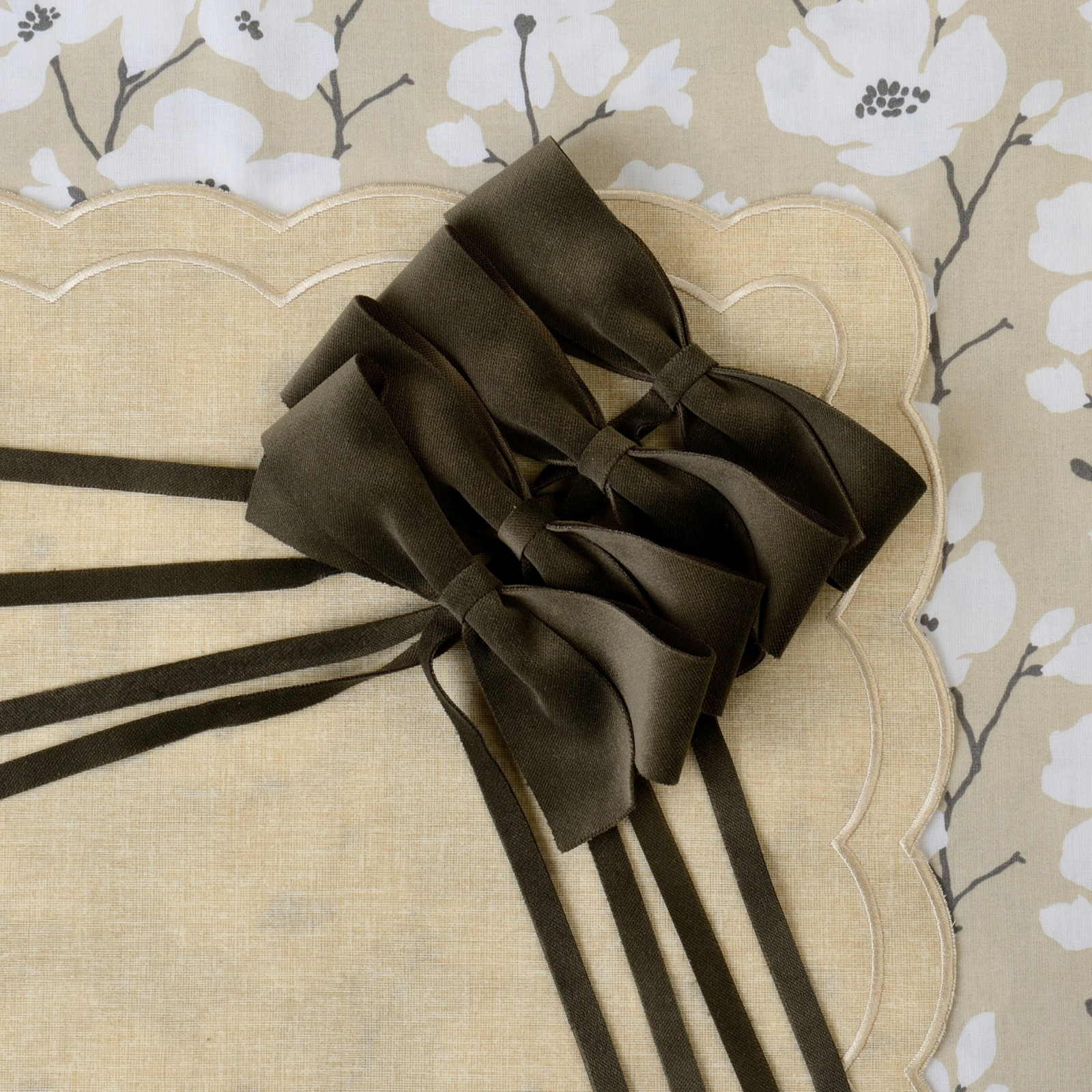 Zestaw 6 szt. aksamitnych kokardek Brown Bows