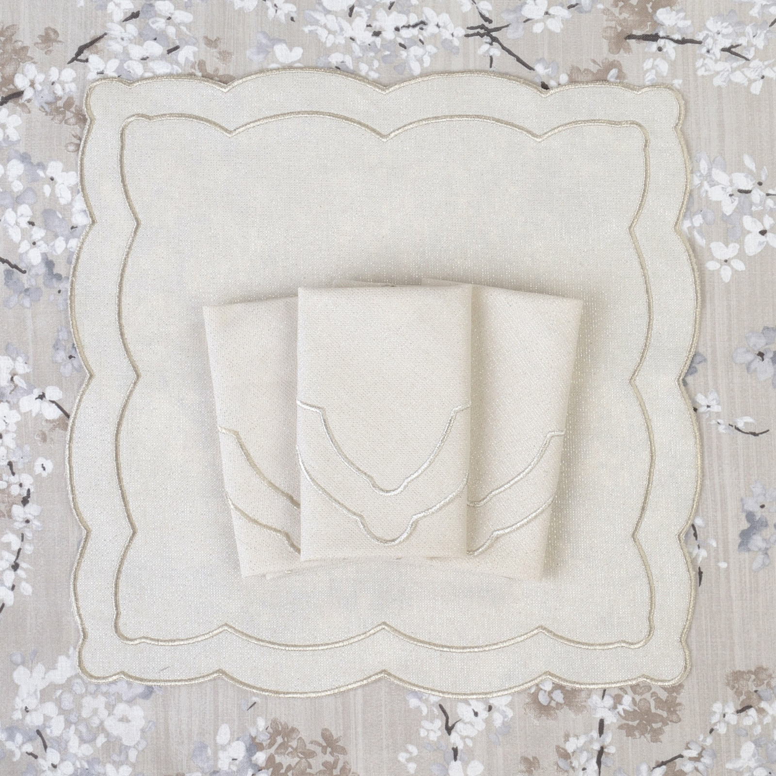 Zestaw 6 szt. haftowanych serwetek Silver Onde