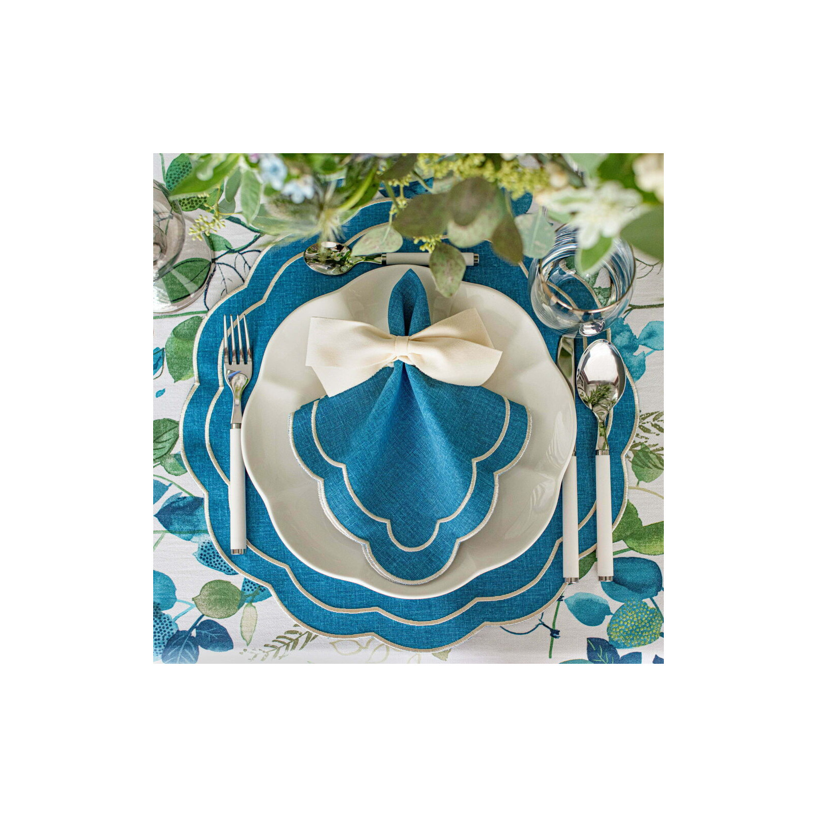 Zestaw 6 szt. haftowanych podkładek Blue Petali