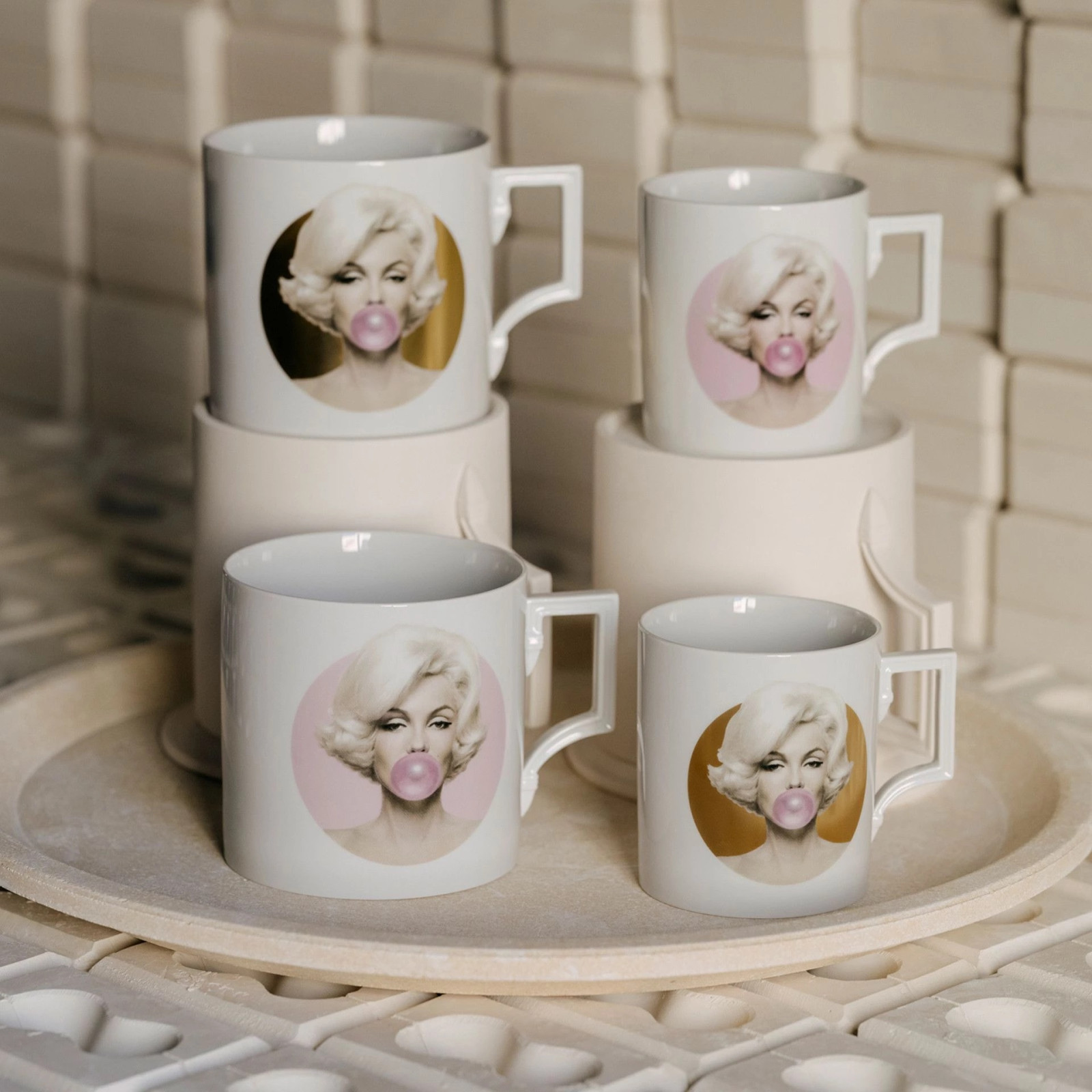 Meissen Kubek - Marilyn Monroe złoty