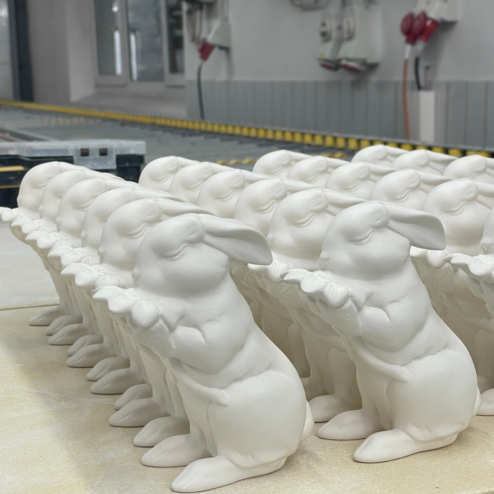 Zając Amelia malowany kwiat-porcelanowa figurka Furstenberg