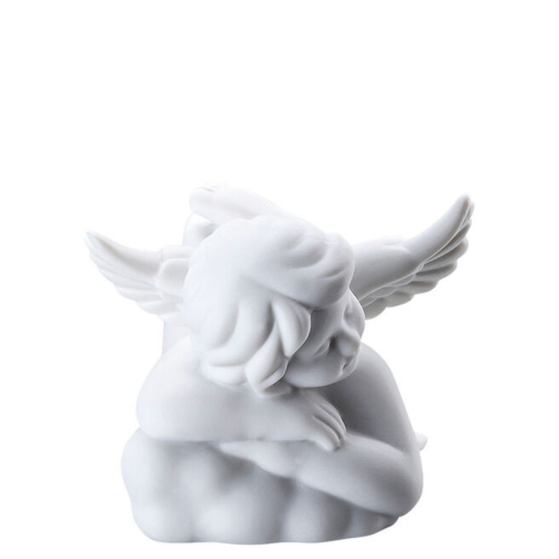 Anioł mały leżący na chmurce